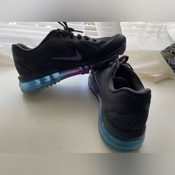 Women’s Nike sneakers size 8 - Picture 3 of 3